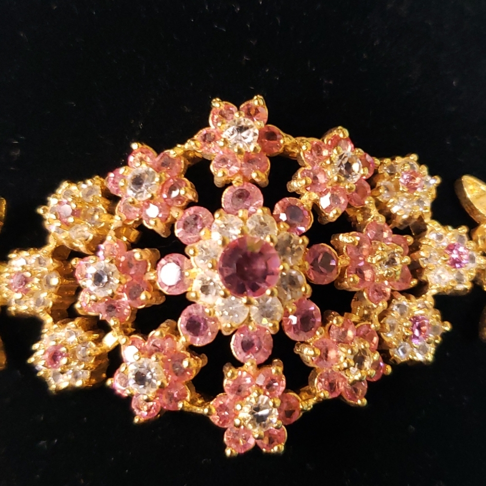 Vintage Style Flower Clasp Bracelet Gold Pink Rhinestone NWOT - Picture 8 of 12